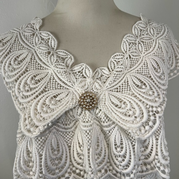White Lace Tiered Vintage Dress w/ Pearl Brooch - Picture 8 of 8